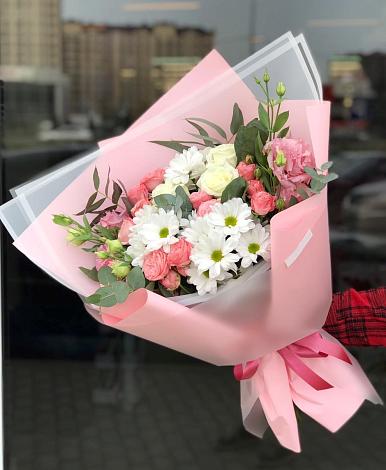 Букет цветов из: Розы, Лизиантусы и Хризантемы в Буинске